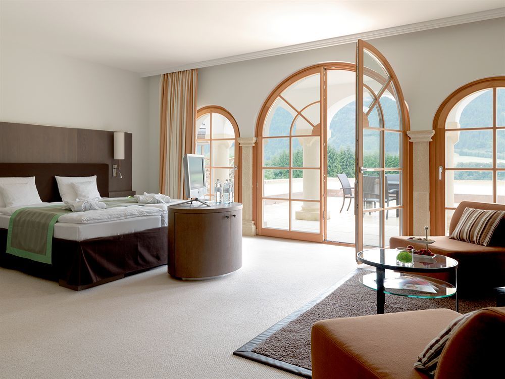 منتجع غراند سبا أروزا كيتزبوهيل المظهر الخارجي الصورة A room at the Hotel Axelmannstein