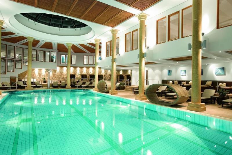 منتجع غراند سبا أروزا كيتزبوهيل المظهر الخارجي الصورة The swimming pool at the hotel