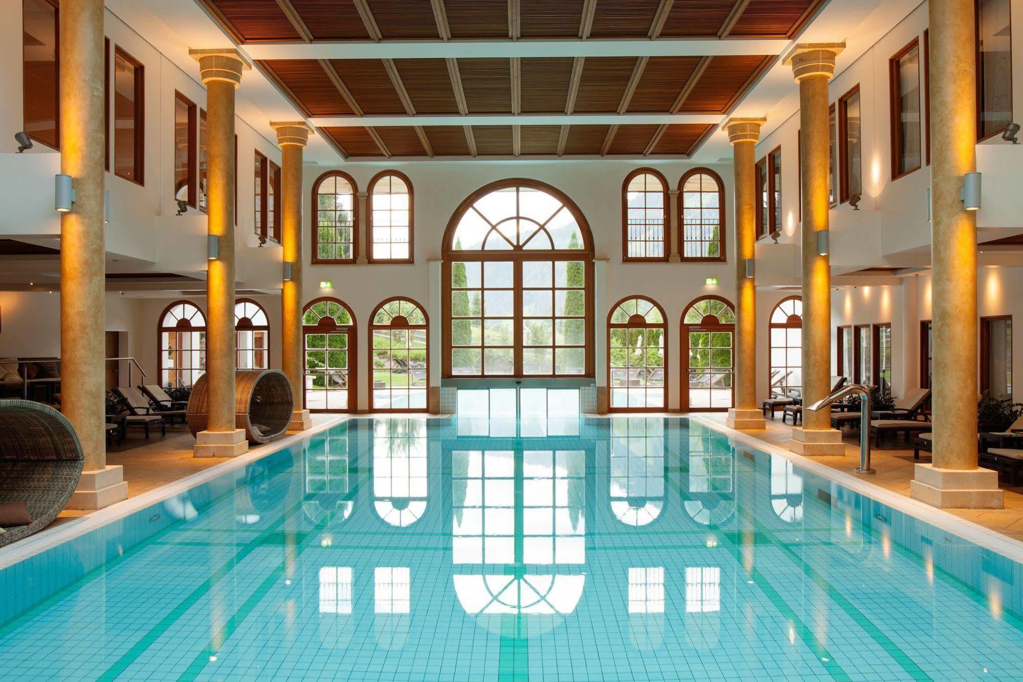 منتجع غراند سبا أروزا كيتزبوهيل المظهر الخارجي الصورة The swimming pool at the Hotel